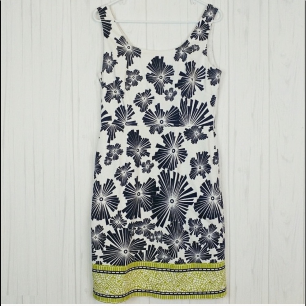Adriana Papell Sleeveless dress size 8.